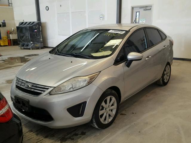 3FADP4BJ4BM114065 - 2011 FORD FIESTA SE SILVER photo 2