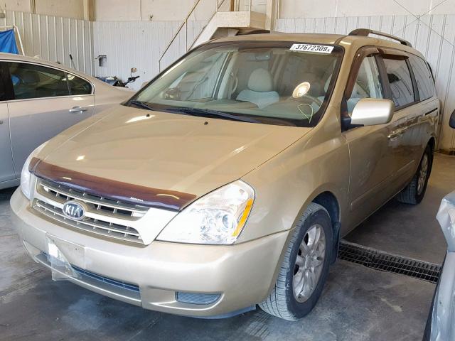 KNDMG4C36A6338480 - 2010 KIA SEDONA LX GOLD photo 2