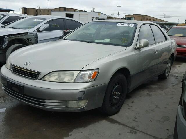 JT8BF28G2W5039851 - 1998 LEXUS ES 300 SILVER photo 2