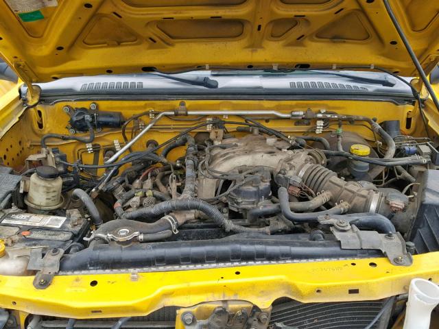 1N6ED29X12C357689 - 2002 NISSAN FRONTIER C YELLOW photo 7