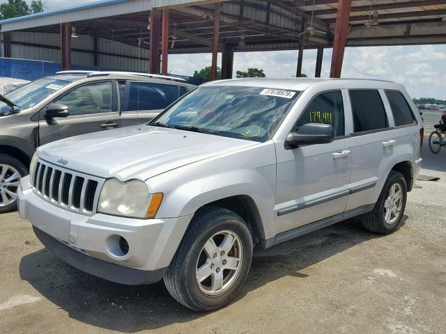 1J8GS48K77C584324 - 2007 JEEP GRAND CHER SILVER photo 2