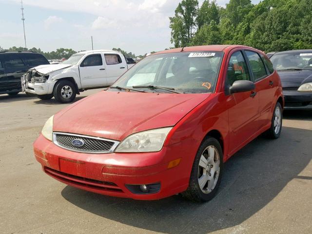 3FAFP37N55R141667 - 2005 FORD FOCUS ZX5 RED photo 2