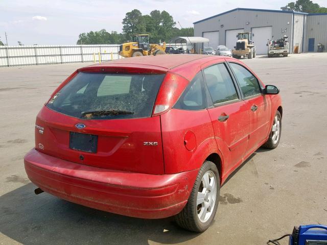3FAFP37N55R141667 - 2005 FORD FOCUS ZX5 RED photo 4