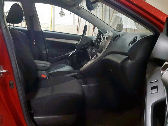 5Y2SP6E82AZ409314 - 2010 PONTIAC VIBE RED photo 5