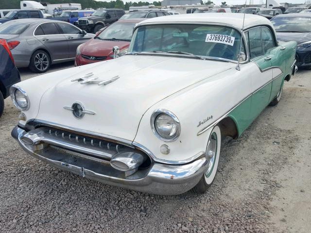 559K10133 - 1955 OLDSMOBILE HOLIDAY TWO TONE photo 2