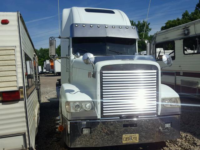 1FUYDCYBXYMG83064 - 2000 FREIGHTLINER CONVENTION WHITE photo 1