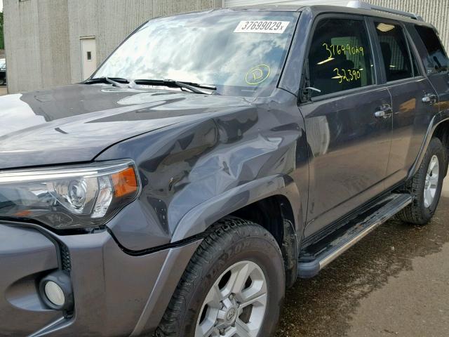 JTEBU5JR9J5506532 - 2018 TOYOTA 4RUNNER SR GRAY photo 9