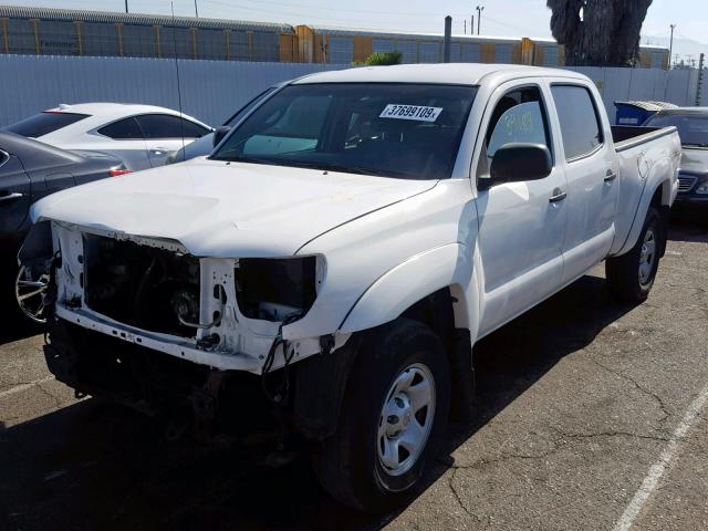 5TFJU4GN1DX047830 - 2013 TOYOTA TACOMA DOU WHITE photo 2