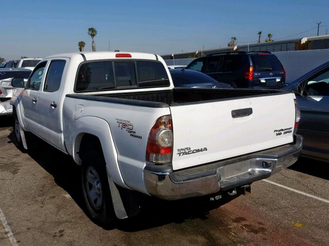 5TFJU4GN1DX047830 - 2013 TOYOTA TACOMA DOU WHITE photo 3
