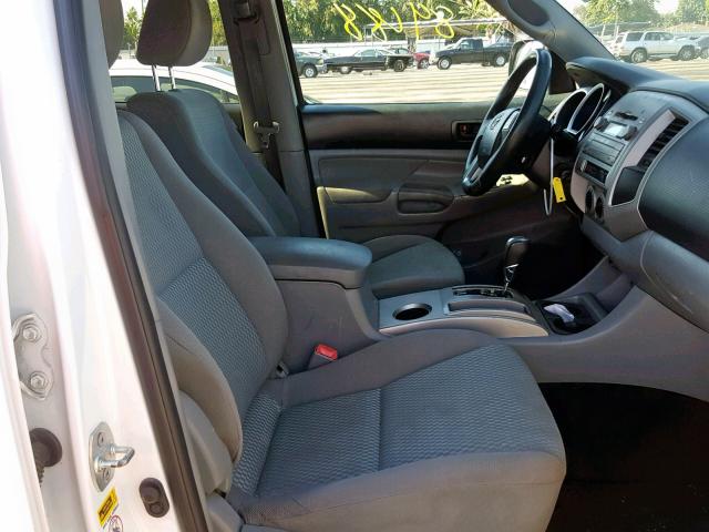 5TFJU4GN1DX047830 - 2013 TOYOTA TACOMA DOU WHITE photo 5