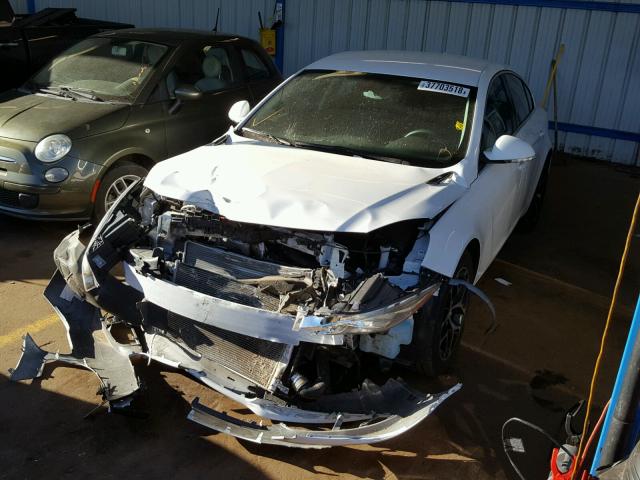 2G4GL5EX6H9151849 - 2017 BUICK REGAL SPOR WHITE photo 2