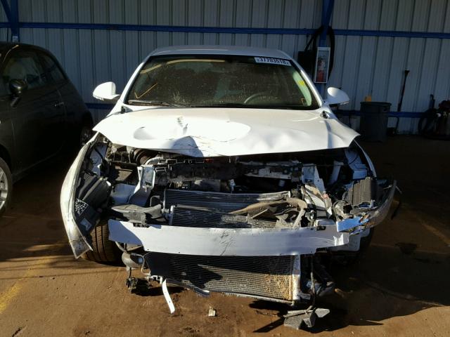 2G4GL5EX6H9151849 - 2017 BUICK REGAL SPOR WHITE photo 9