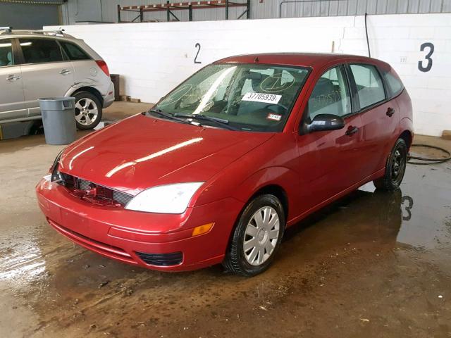 3FAFP37N85R129870 - 2005 FORD FOCUS ZX5 RED photo 2