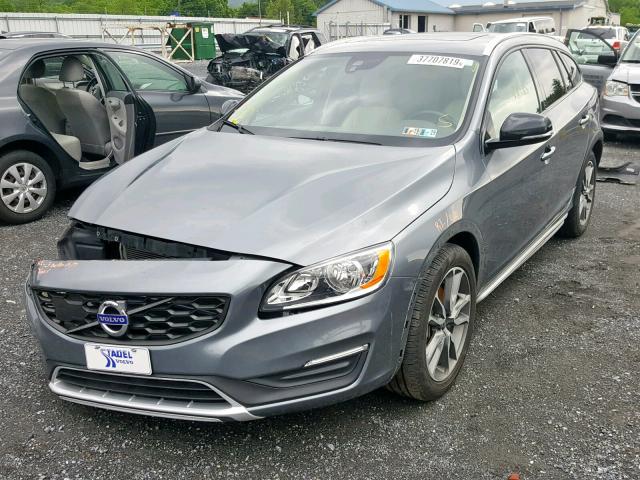 YV440MWKXH1033639 - 2017 VOLVO V60 CROSS GRAY photo 2