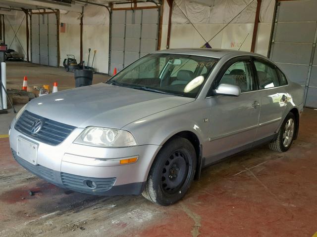 WVWRH63BX3P453098 - 2003 VOLKSWAGEN PASSAT GLX SILVER photo 2