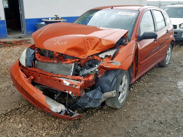 3FAFP37N85R113121 - 2005 FORD FOCUS ZX5 ORANGE photo 2