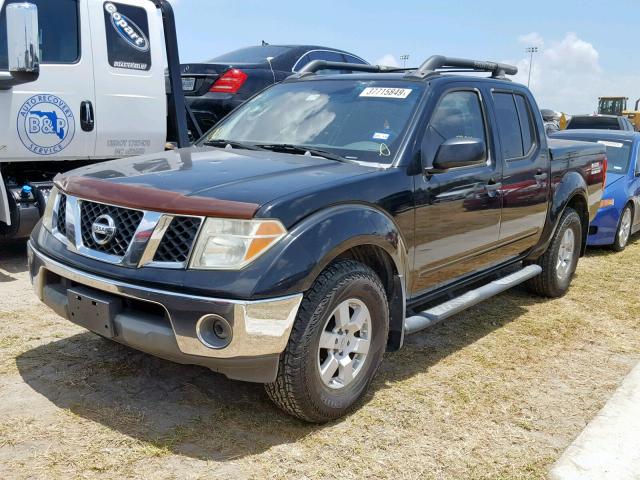 1N6AD07U45C411017 - 2005 NISSAN FRONTIER C BLACK photo 2