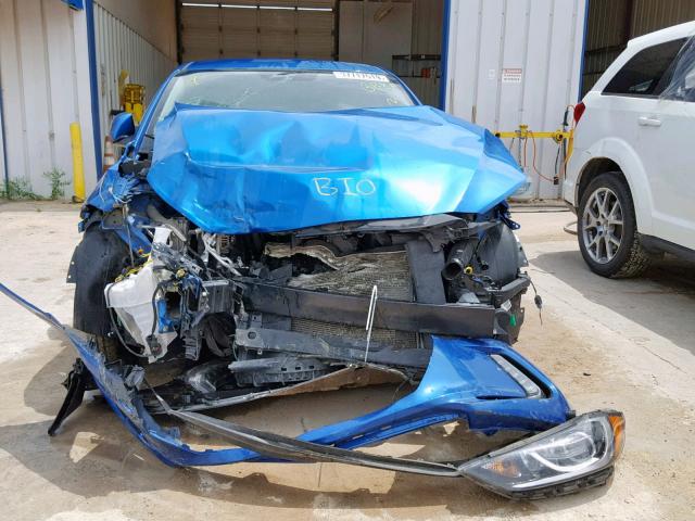 5NPD84LF1HH066010 - 2017 HYUNDAI ELANTRA BLUE photo 9