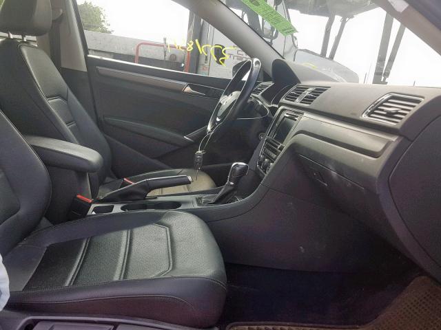 1VWDT7A35HC034856 - 2017 VOLKSWAGEN PASSAT R-L GRAY photo 5