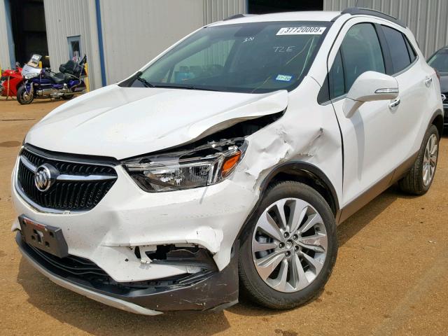 KL4CJASB0JB631720 - 2018 BUICK ENCORE PRE WHITE photo 2