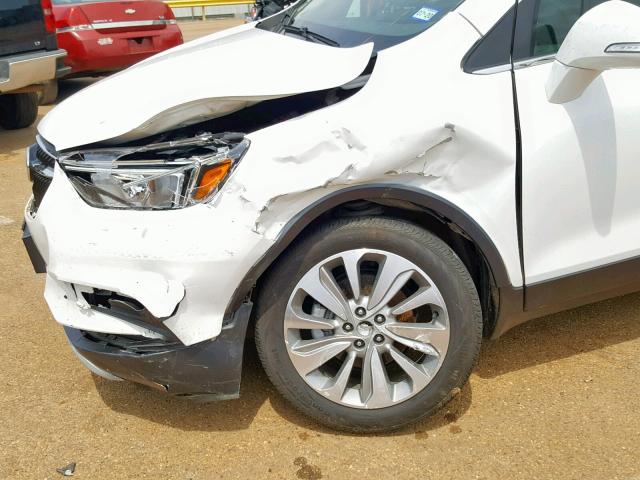 KL4CJASB0JB631720 - 2018 BUICK ENCORE PRE WHITE photo 9