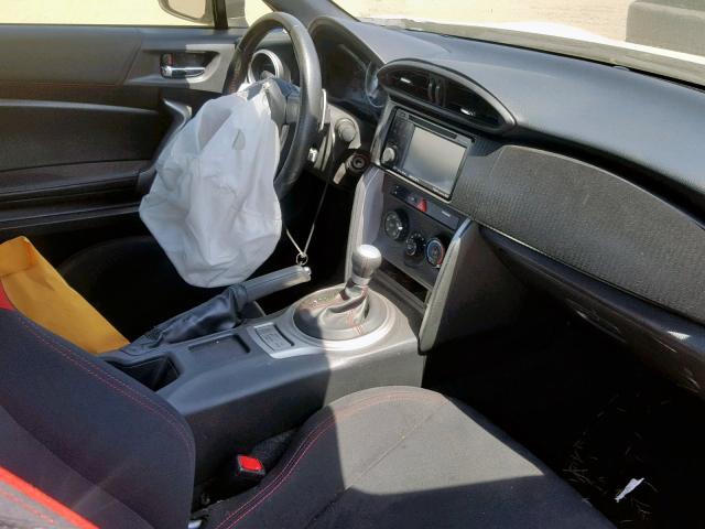 JF1ZNAA15D2711778 - 2013 TOYOTA SCION FR-S WHITE photo 5