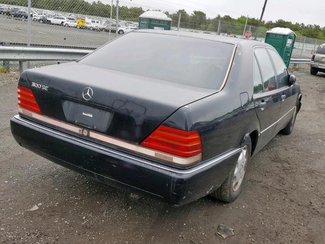 WDBGA32E1PA125307 - 1993 MERCEDES-BENZ 300 SE BLACK photo 4