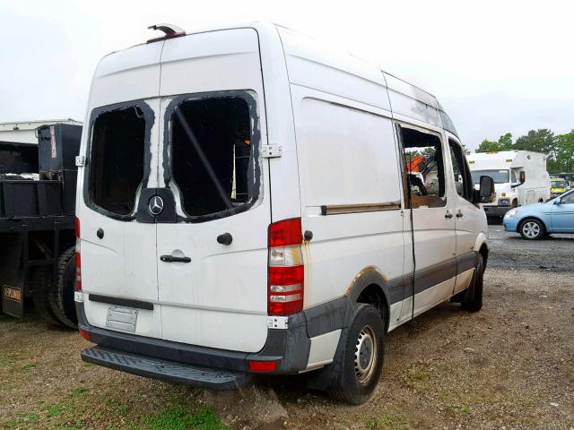 WD3PE7CC7D5780788 - 2013 MERCEDES-BENZ SPRINTER 2 WHITE photo 4