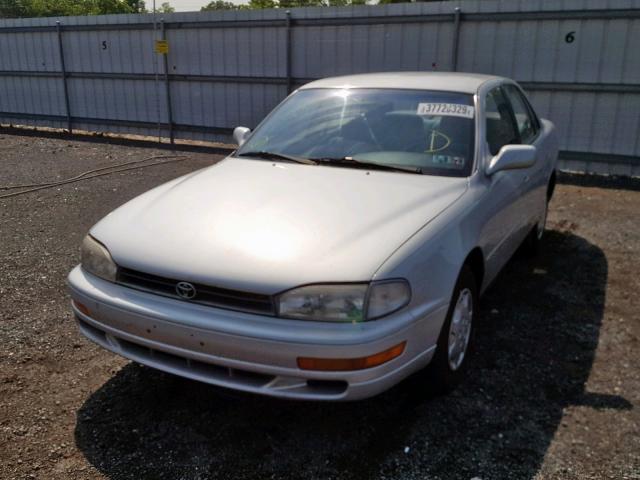 4T1SK12E2NU026032 - 1992 TOYOTA CAMRY LE SILVER photo 2