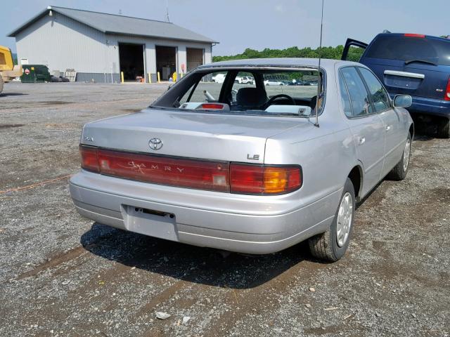 4T1SK12E2NU026032 - 1992 TOYOTA CAMRY LE SILVER photo 4