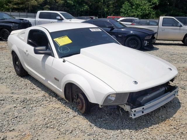 1ZVHT82H385110144 - 2008 FORD MUSTANG GT WHITE photo 1