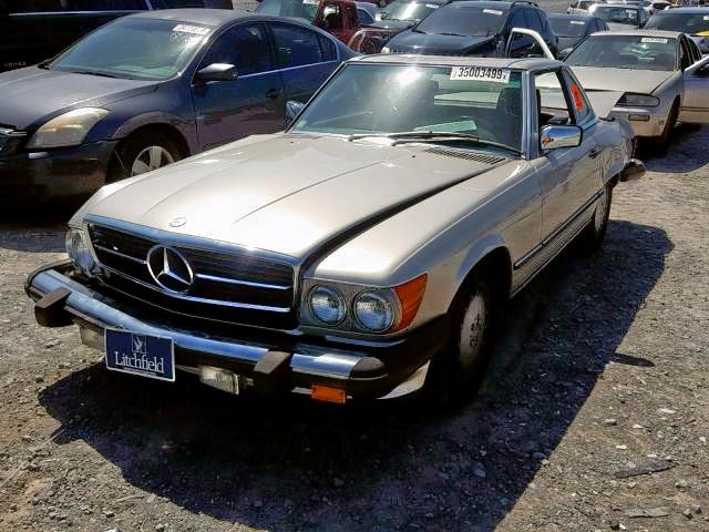 WDBBA48D1HA073421 - 1987 MERCEDES-BENZ 560 SL GOLD photo 2