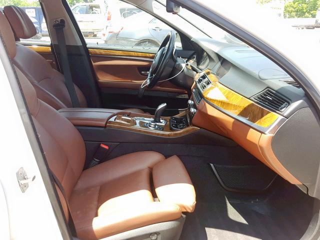 WBAFU9C56BC783656 - 2011 BMW 550 XI WHITE photo 5