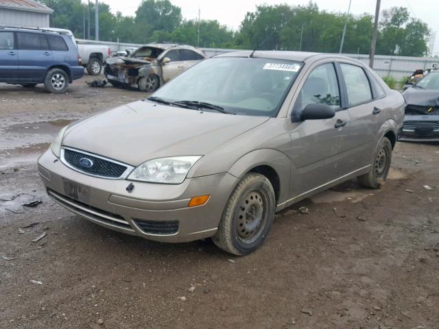 1FAFP34N25W176622 - 2005 FORD FOCUS ZX4 TAN photo 2