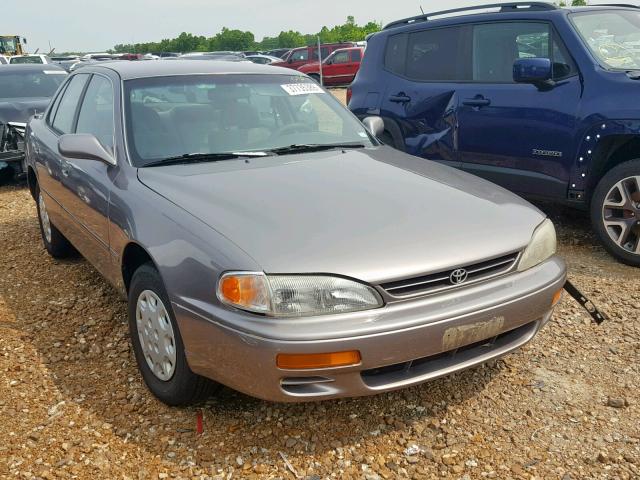 4T1BG12K8TU692204 - 1996 TOYOTA CAMRY DX GRAY photo 1