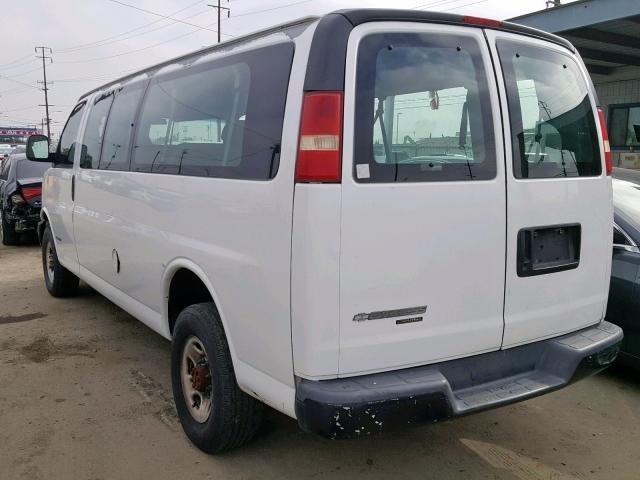 1GAHG39U341207660 - 2004 CHEVROLET EXPRESS G3 WHITE photo 3