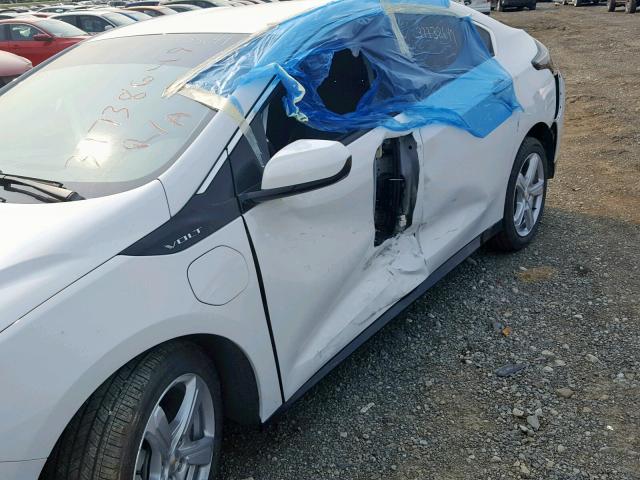 1G1RA6S50JU116530 - 2018 CHEVROLET VOLT LT WHITE photo 9