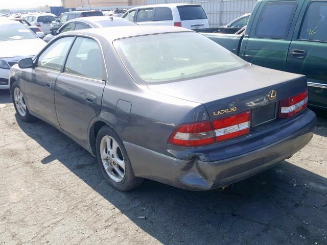 JT8BF28G1Y5098926 - 2000 LEXUS ES 300 GRAY photo 3