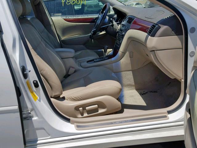 JTHBF30G436007152 - 2003 LEXUS ES 300 WHITE photo 5