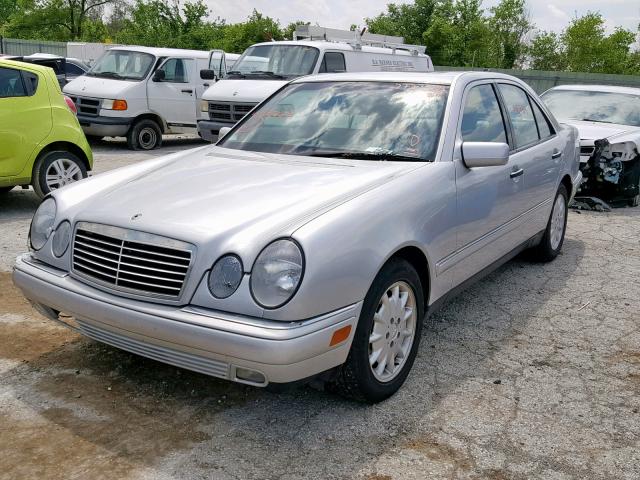 WDBJF72F6VA472667 - 1997 MERCEDES-BENZ E 420 SILVER photo 2