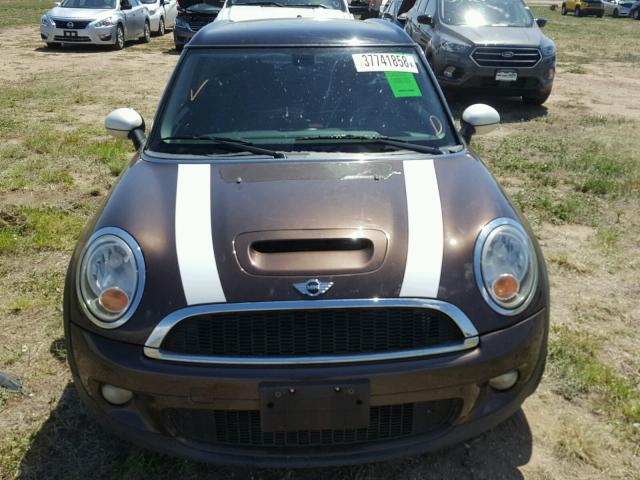 WMWMM3C5XATZ32413 - 2010 MINI COOPER S C BROWN photo 9