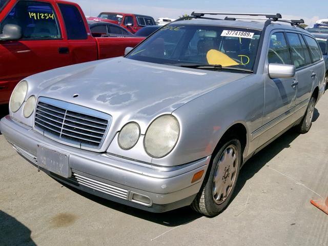 WDBJH65F9XA822196 - 1999 MERCEDES-BENZ E 320 SILVER photo 2