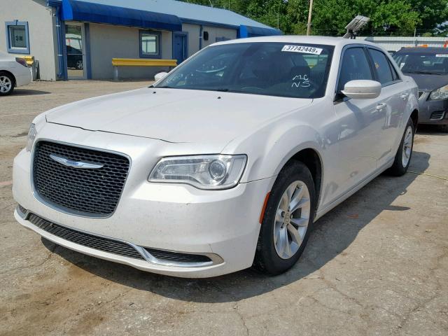 2C3CCAAG6FH820243 - 2015 CHRYSLER 300 LIMITE WHITE photo 2