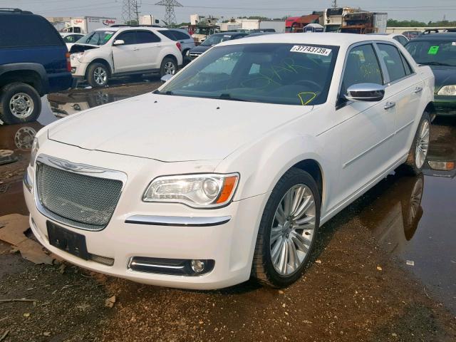 2C3CA5CG1BH584377 - 2011 CHRYSLER 300 LIMITE WHITE photo 2