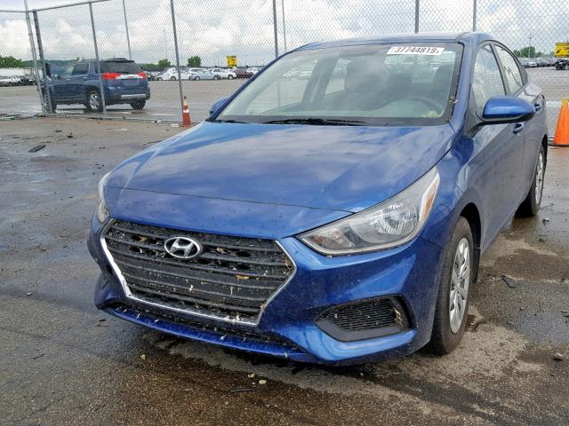 3KPC24A37JE029818 - 2018 HYUNDAI ACCENT SE BLUE photo 2