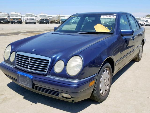 WDBJF65FXWA690215 - 1998 MERCEDES-BENZ E 320 BLUE photo 2