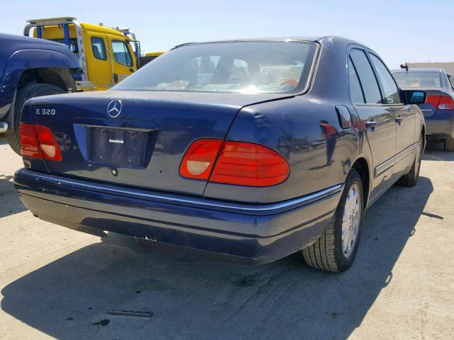 WDBJF65FXWA690215 - 1998 MERCEDES-BENZ E 320 BLUE photo 4