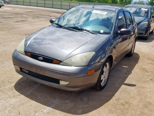 3FAFP37343R146175 - 2003 FORD FOCUS ZX5 CHARCOAL photo 2