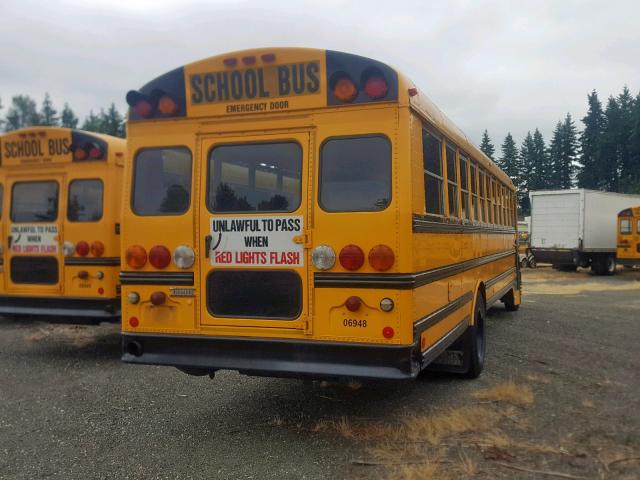 4UZAAXDC56CV36959 - 2006 FREIGHTLINER CHASSIS FS YELLOW photo 4