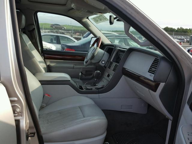 5LMEU88H14ZJ34898 - 2004 LINCOLN AVIATOR 银色 照片 5